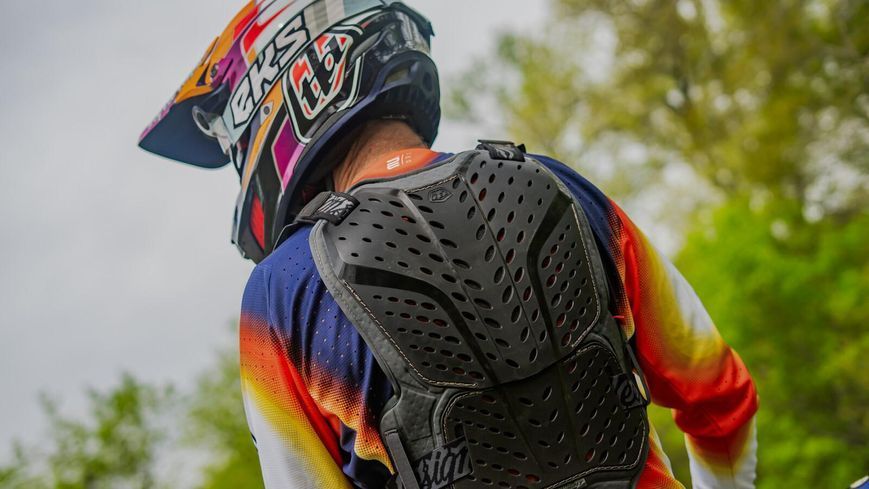Захист тіла TLD ROCKFIGHT CE CHEST PROTECTOR [WHITE] XL/XXL 584003015 фото