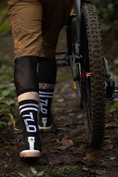 Шкарпетки TLD MENS PERFORMANCE SOCKS; WORLDWIDE [MIDNIGHT] S/M 853148012 фото